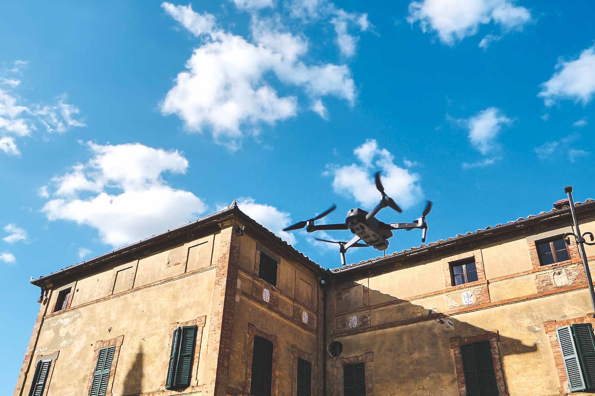 pages/errors/comingsoon.content.main.section.drone.image.alt